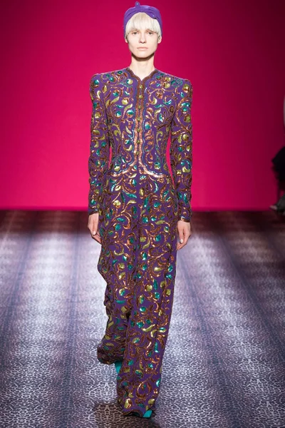 Look 15
